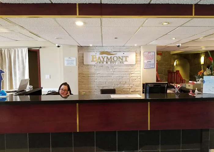Hotel Baymont By Wyndham Montreal Airport à Dorval